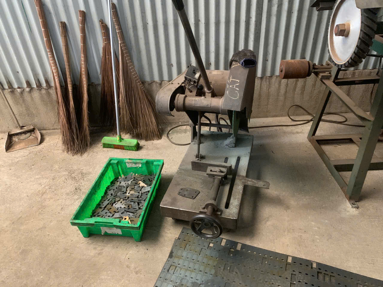 Sawing machine 3.jpg